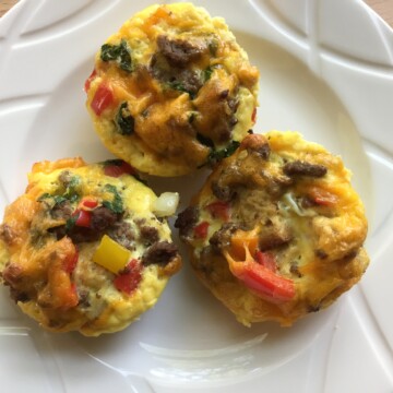Easy Grab-&-Go Breakfast Muffin Egg Omelet Cups | www.CloverMeadowsBeef.com Grass Fed Beef