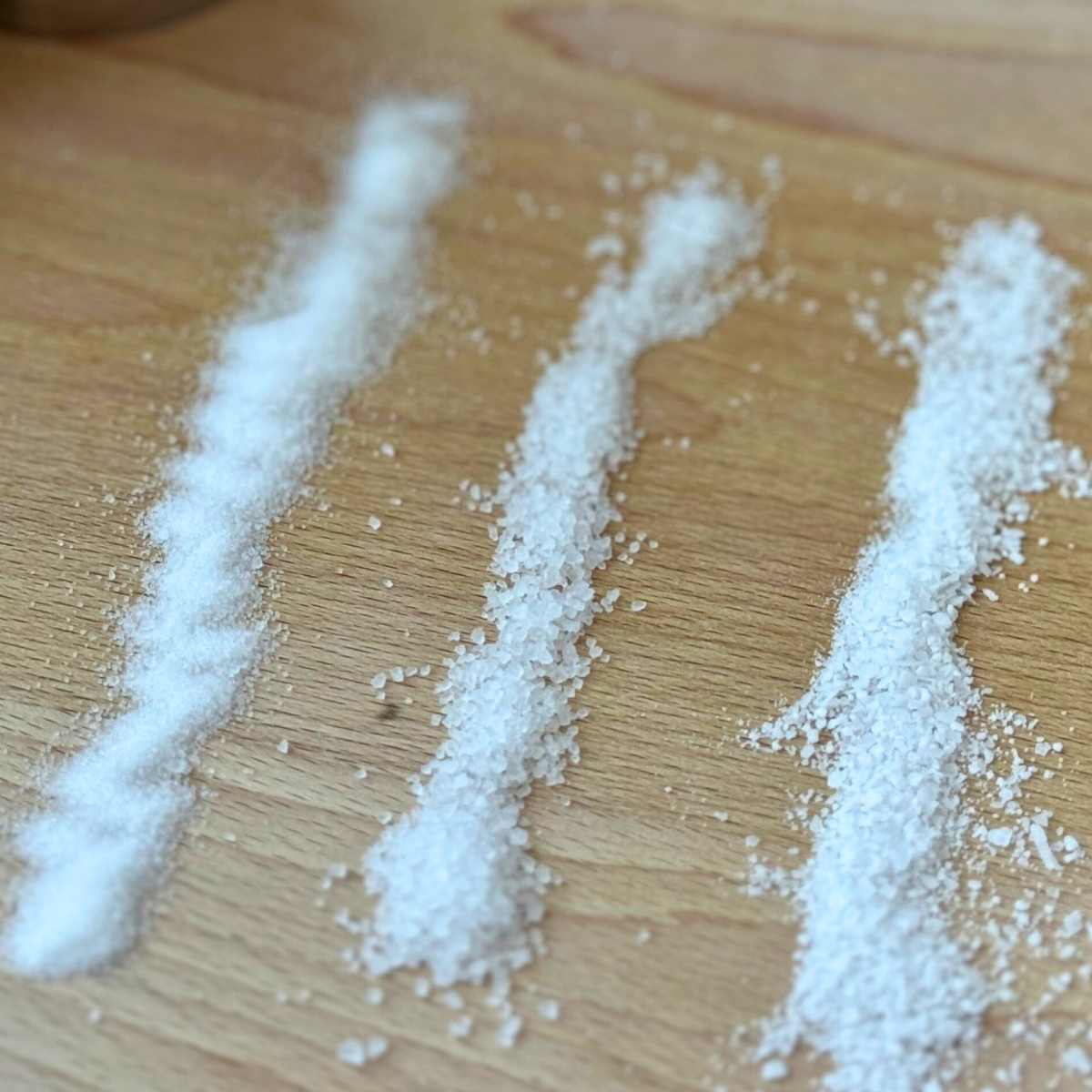 typesofsaltkoshersalttablesaltseasalthimalayansaltsteak