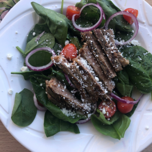 steak-salad-clover-meadows-beef-grass-fed-beef-saint-louis-missouri-easy-recipe-red-onion-spinach-tomato-blue-cheese